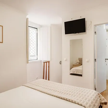 Apartman Bica Duplex | Walk To Chiado & Cais Do Sodre *