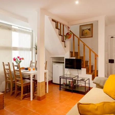 Bica Duplex | Walk To Chiado & Cais Do Sodre Apartment *